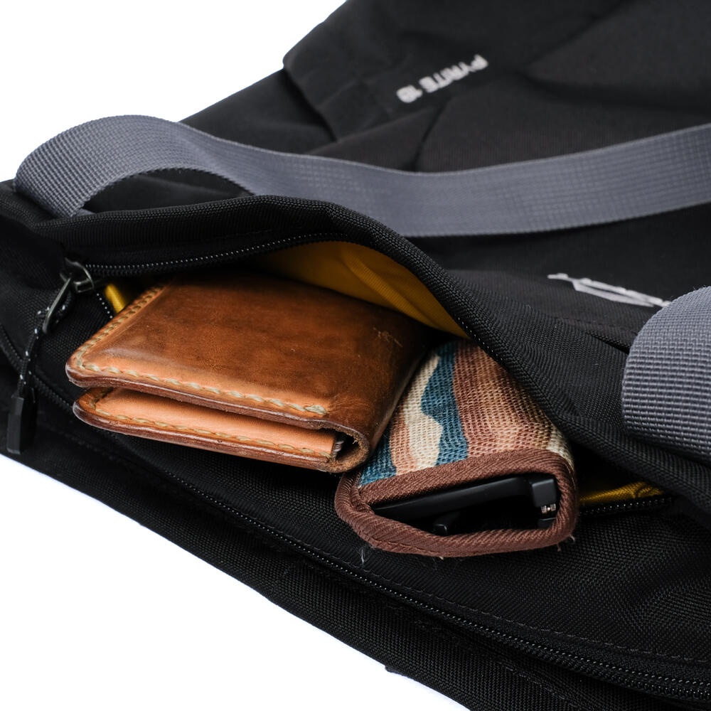 910010896 PYRITE 18 TOTE BAG